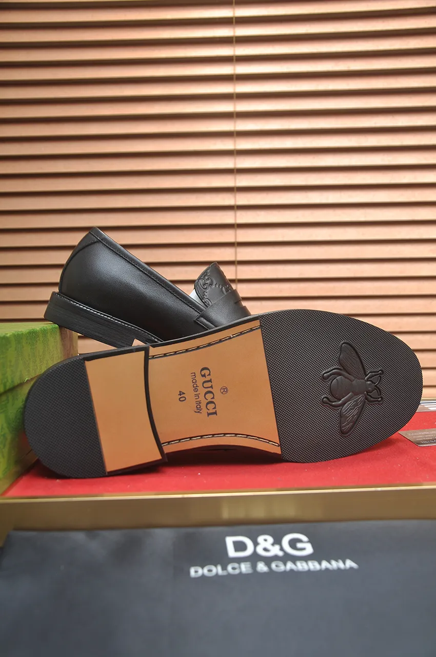 Men's shoes💰500💶Italy's top luxury men's shoe giant (GUCCI) (Gucci) (full cowhide lining) new arrival🍃Original European style🔰 Pleasant to the eye😍In order to make the shoes more durable and non-deformable🌀The production continues to follow traditional methods but there is still no lack of innovation💪Choose original sheepskin for the leather♻️ Smooth and natural And extra bright ⭐Made of imported cowhide, the first choice of rich people 38-45 (45 customized)